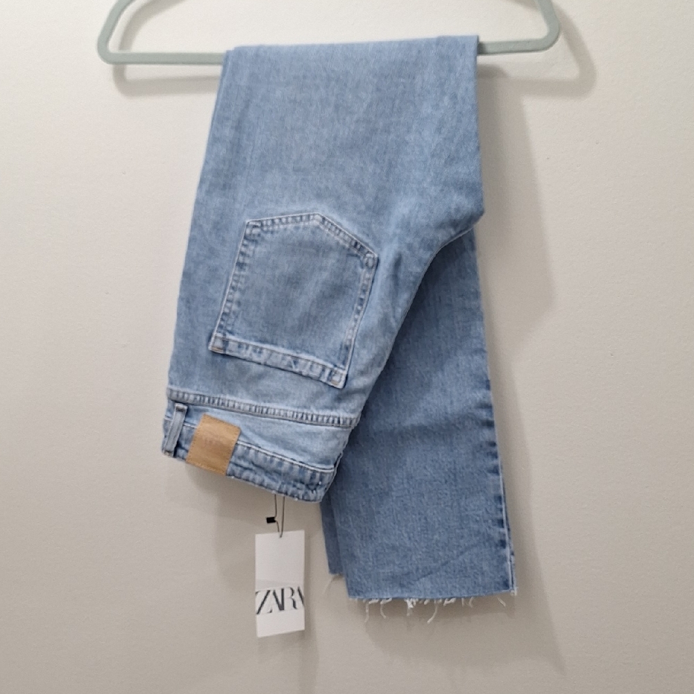 Zara Women's High Rise Straight Leg Jeans in Light Blue NWT US Size 6